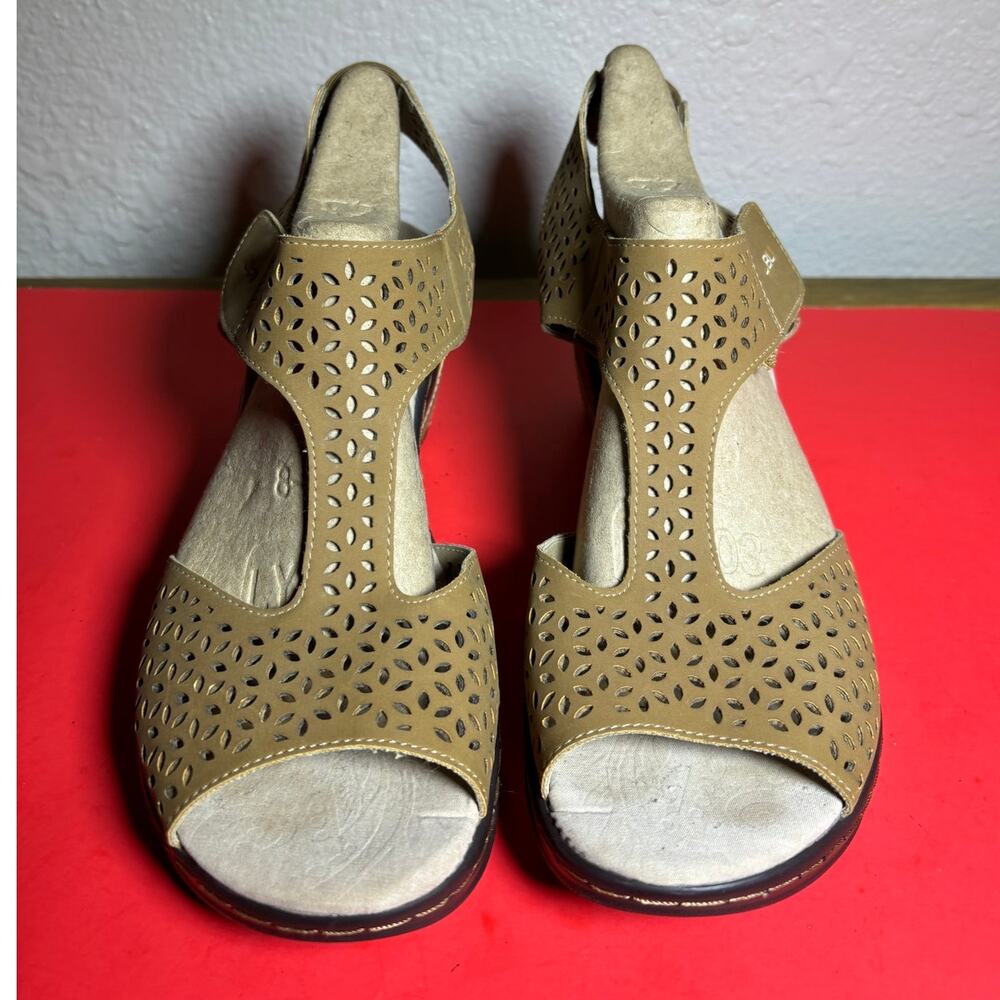 JBU Memory Foam Chloe sandals size 10 M Very Comfortable